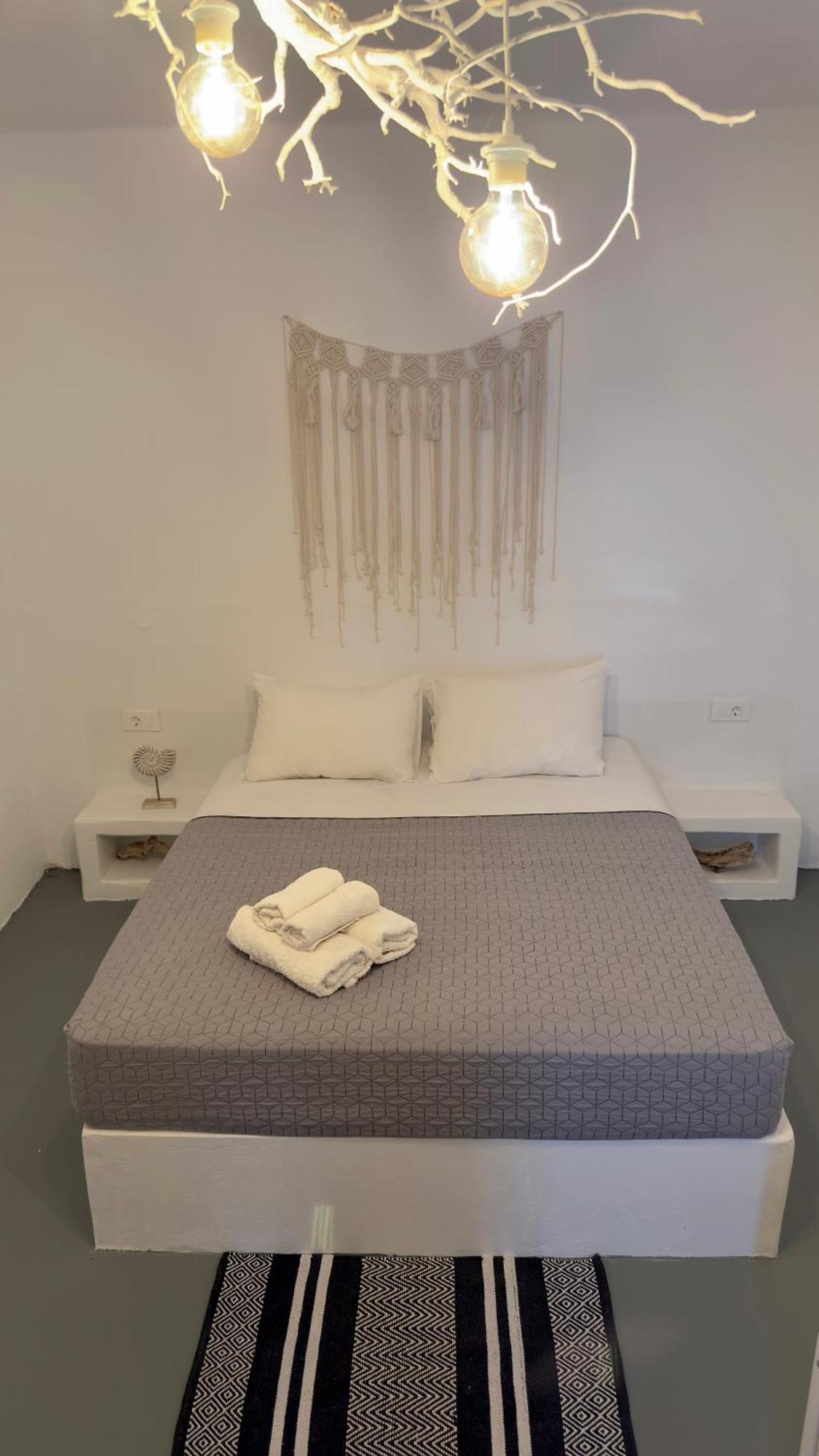 Готель Prickly Pear House Plaka  Екстер'єр фото